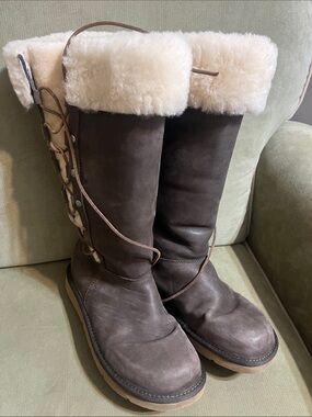 Women's Shearling-Trim Brown Winter Boots